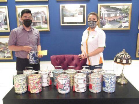 Rembawang Staff Members Receive Tiffins For Hari Raya