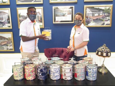 Rembawang Staff Members Receive Tiffins For Hari Raya